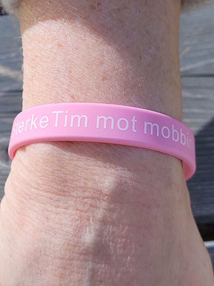 TikTok SterkeTim armbånd i silikon farge rosa