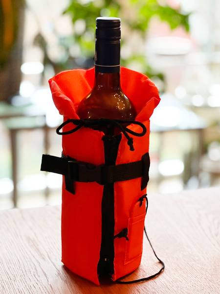 Hovedbilde Redningsvest til vinflasken - Kjøl ned vinen i vannet